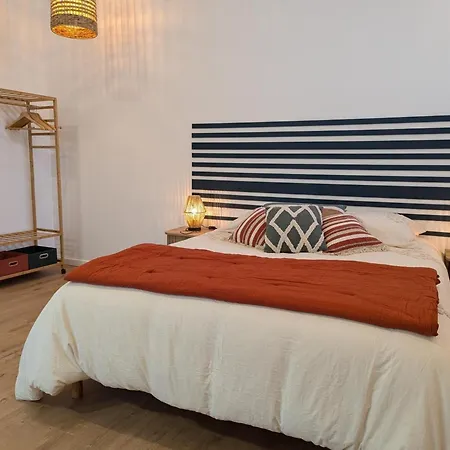 Prázdninový dům Maison Renovee Avec Jardin Clos, - Fr-1-616-425