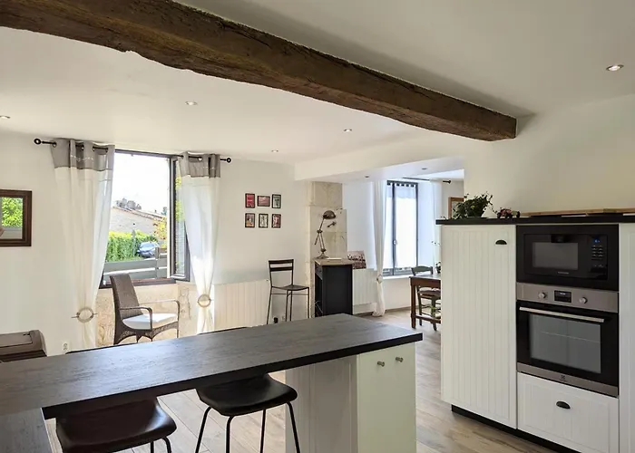 Semesterbostad Maison Renovee Avec Jardin Clos, - Fr-1-616-425